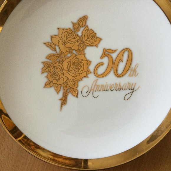 Saji fine china Japan 50th anniversary plate gold edge & gold flowers - Picture 2 of 3